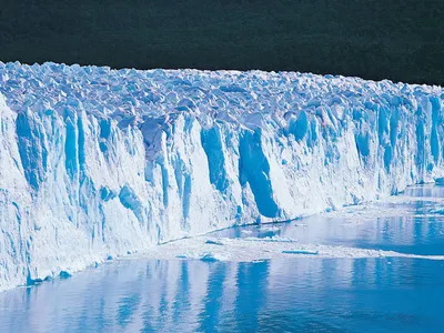 Perito-Moreno-Glacier-Argentina-Los-Glaciares-National